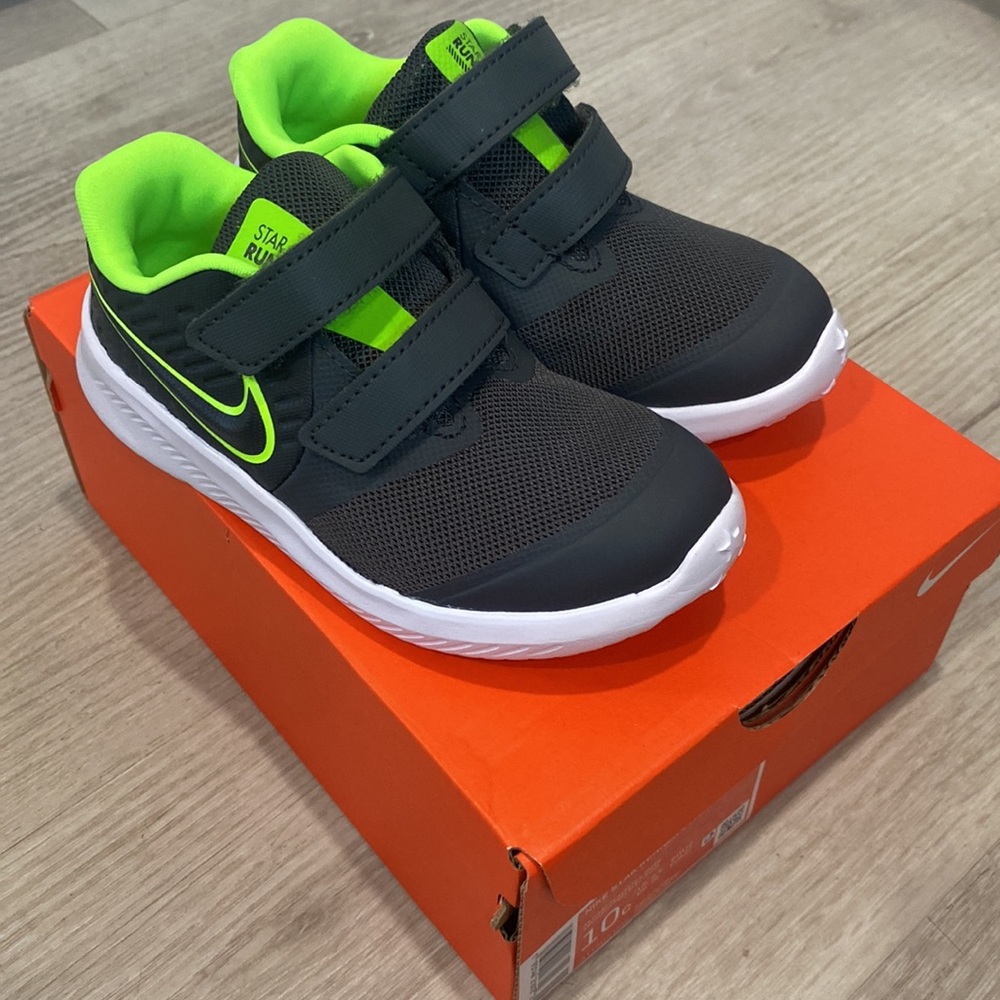 Nike Star Runner 2 Boys size 9c shoes Brand New In Box